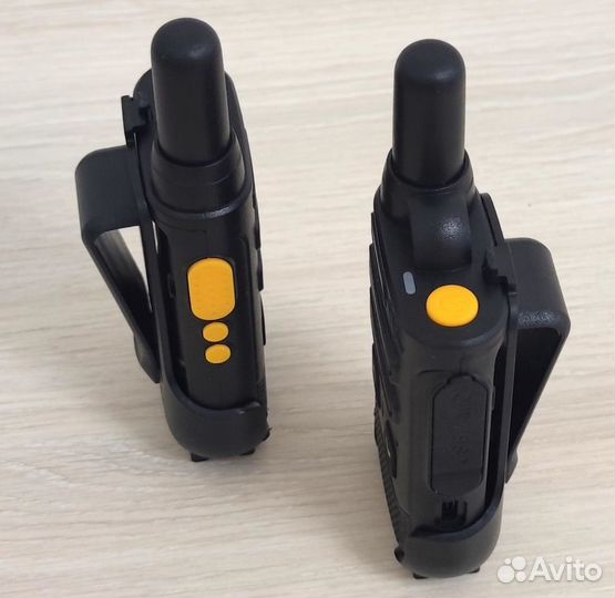 Рация-радиостанция в комплекте с наушниками
