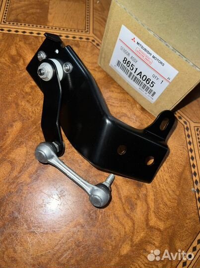 Датчик положения кузова 8651A065 Mitsubishi