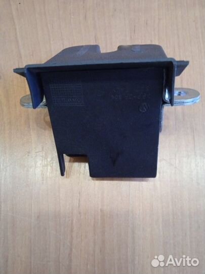 Замок двери багажника Volkswagen Polo хетчбек cggb