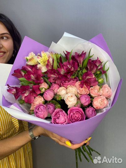 Пионовидные розы и альстромерии