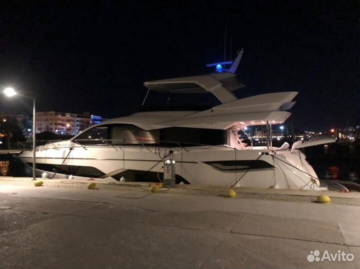 Моторная яхта Sunseeker Manhattan 68 (021)