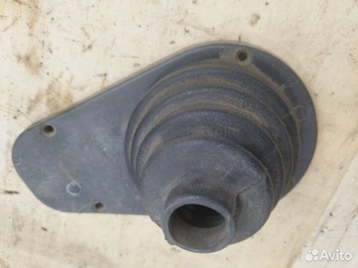 Кожух кулисы кпп Лада 2103 седан 1980