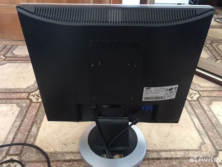 Монитор Samsung