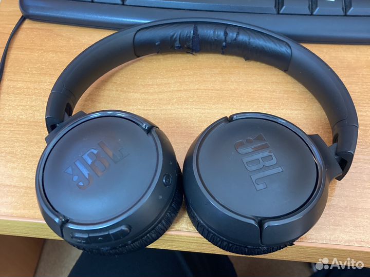 Беспроводные наушники JBl tune 590BT