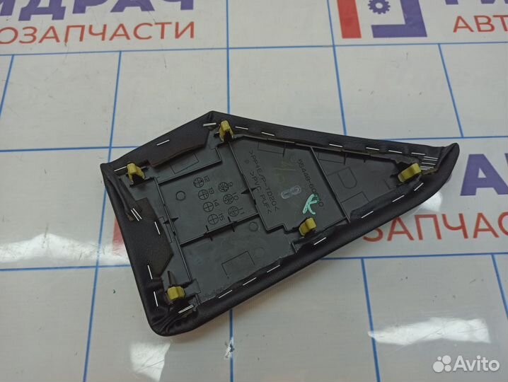 Накладка центральной консоли правая Toyota Land Cr