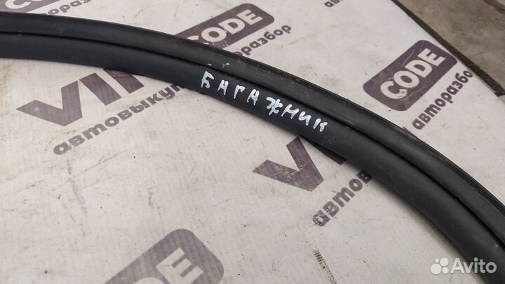 Уплотнитель багажной двери Ford Kuga 1
