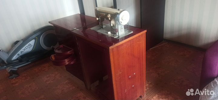 Швейная машинка Чайка