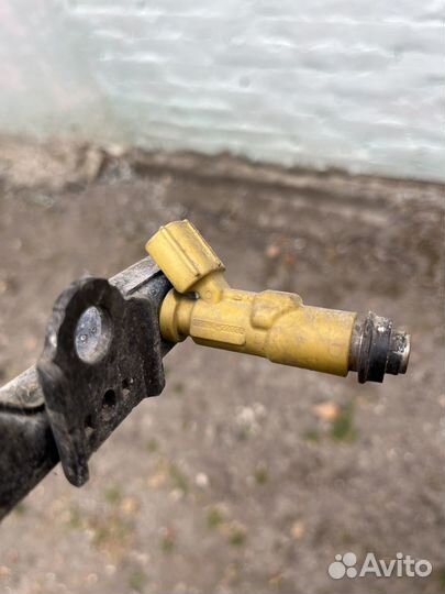 Топливная рампа toyota celica 2zz fe