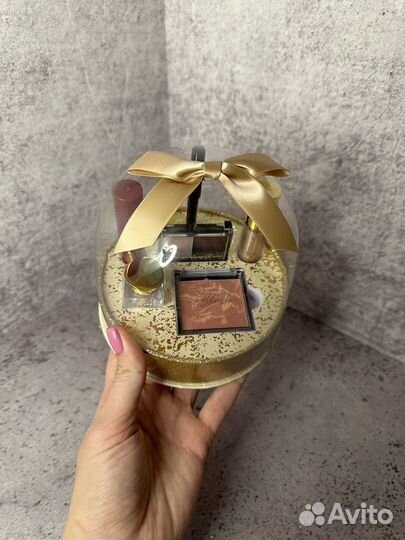 Подарочный набор для макияжа в коробке куполе