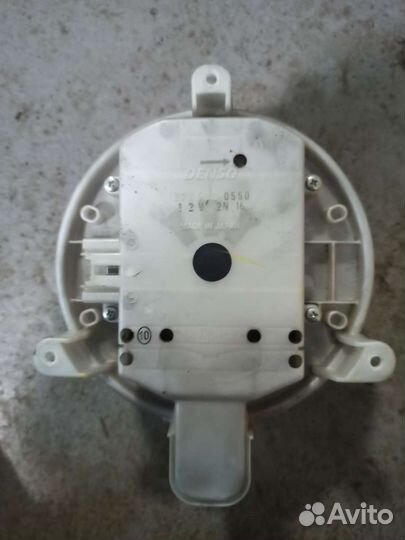 Вентилятор печки Toyota Land Cruiser 200