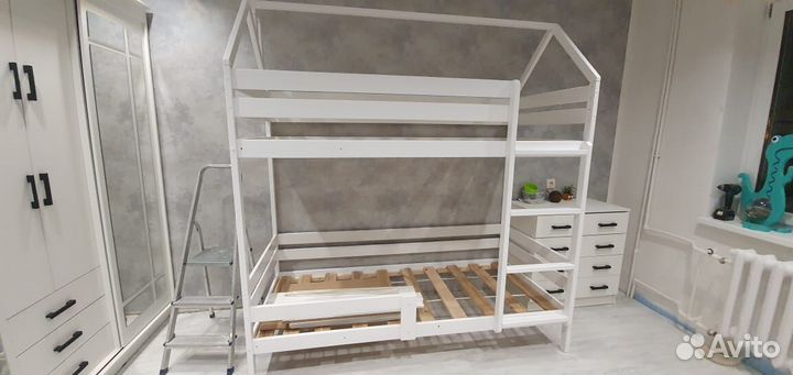Двухъярусная кровать