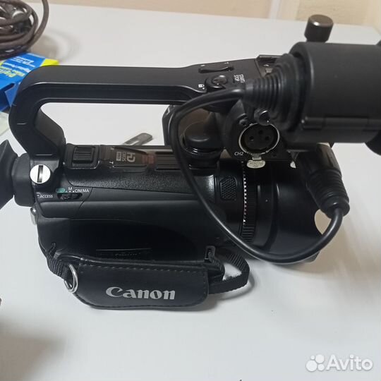 Видеокамера полу-профессиональная Canon XA10