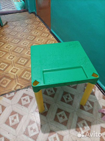 Детский столик