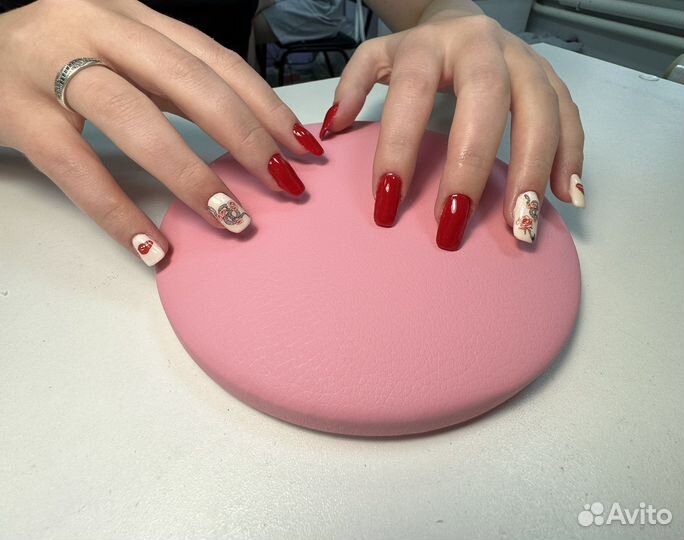 Модель на маникюр и педикюр