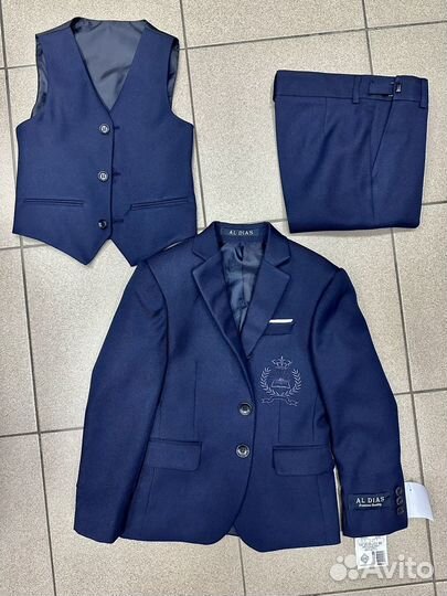 Школьный костюм тройка на мальчика. новые