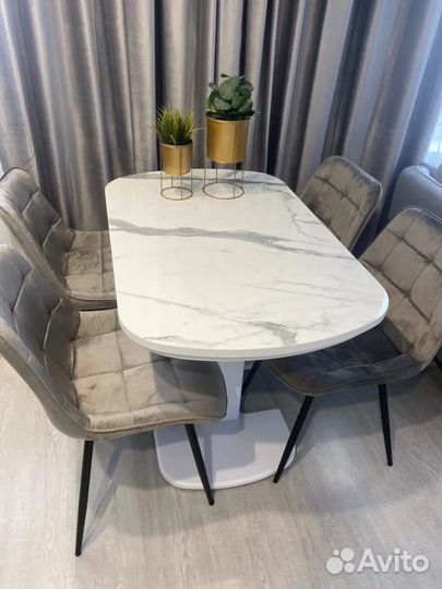 Кухонный стол и стулья