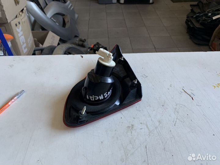 Фонарь внутренний левый Nissan Qashqai (J10)