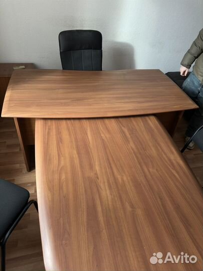 Стол руководителя с брифингом