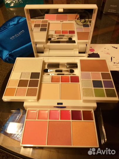 Палетка с зеркалом раскладная тени, помада, пудра