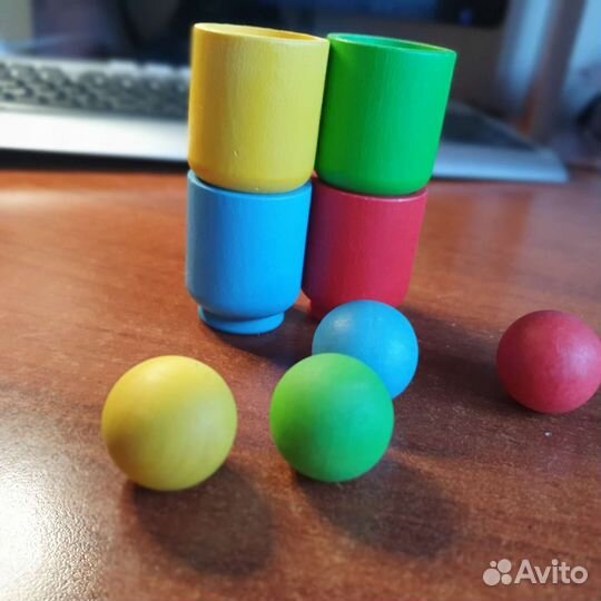 Сортер. Шарики в стаканчиках