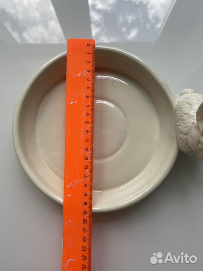 Тарелка с кроликом