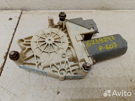Моторчик заднего правого стеклоподъемника