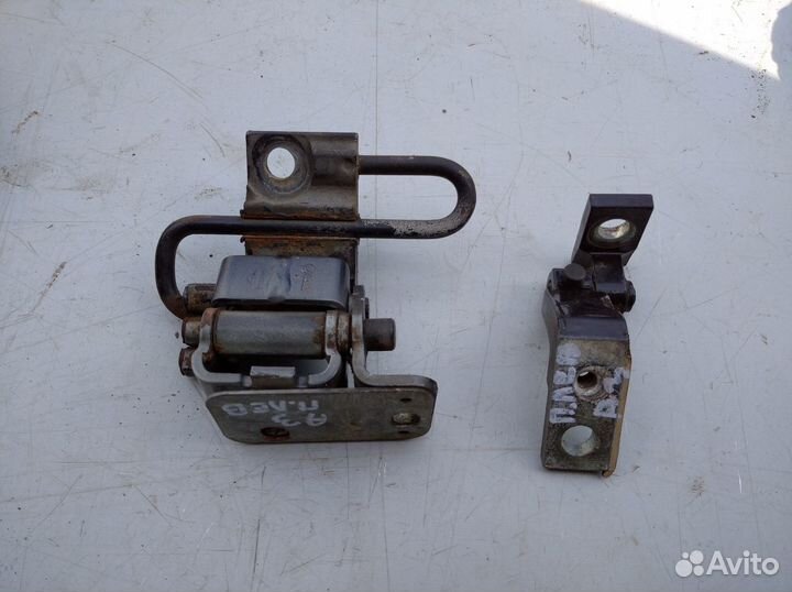 Петля двери передней левой Ауди А3 купэ