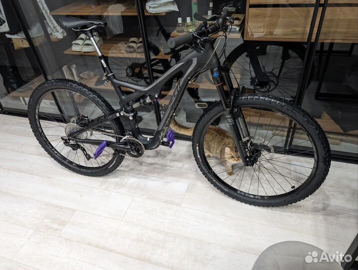 Велосипед specialized stumpjumper carbon