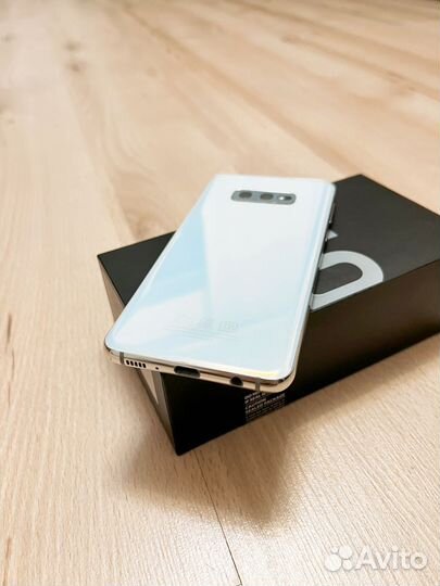 Samsung Galaxy S10e, 6/128 ГБ