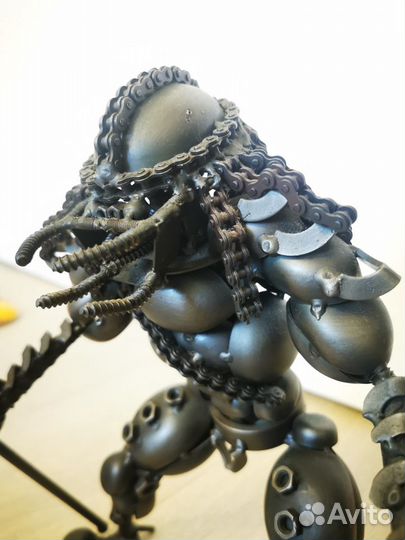 Хищник статуэтка