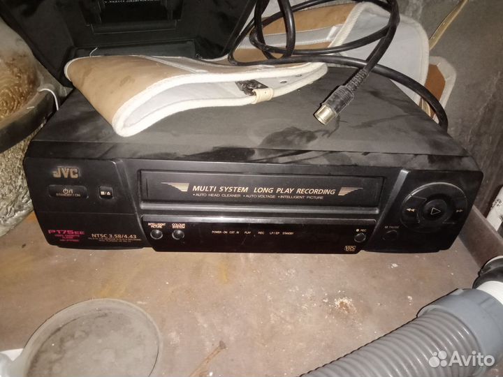 Видеомагнитофон кассетный винтажный JVC