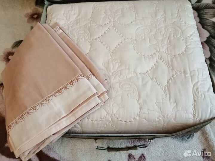 Покрывало с наволочками