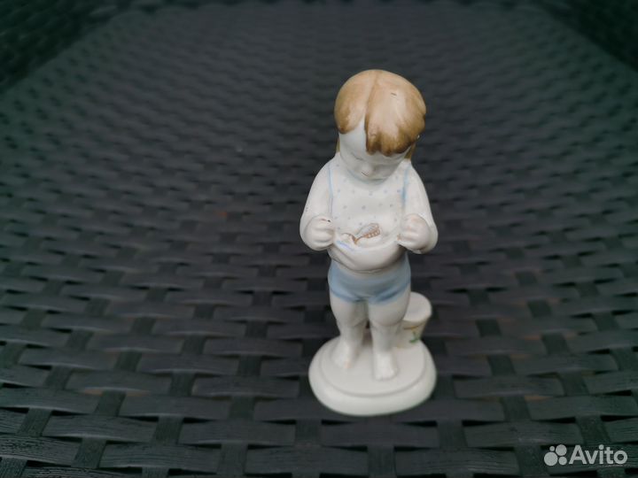 Фигурка девочка с рыбкой лфз СССР редкость