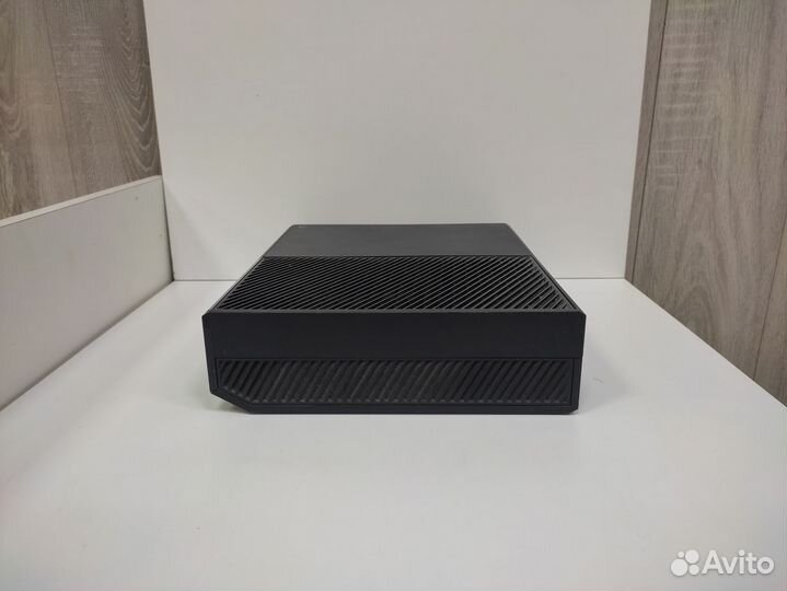 Игровые приставки Microsoft Xbox One 1TB