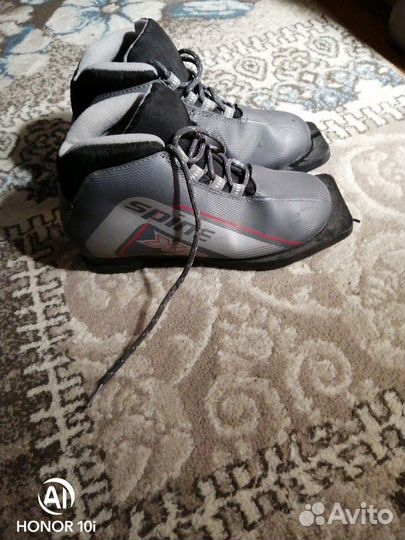 Лыжные ботинки