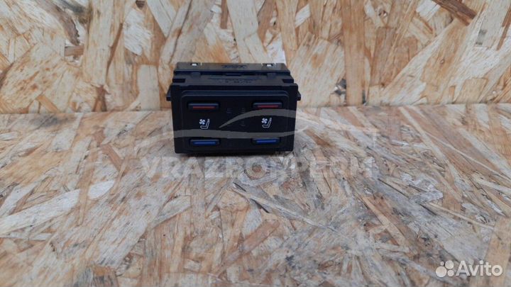 Блок кнопок Toyota Camry