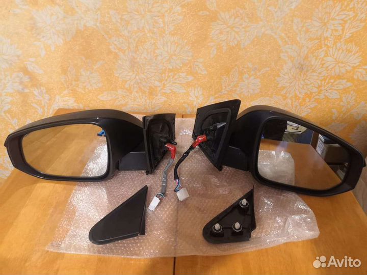 Зеркало на RAV4