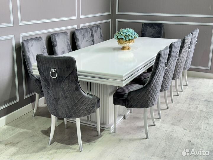 Стол обеденный. В наличии