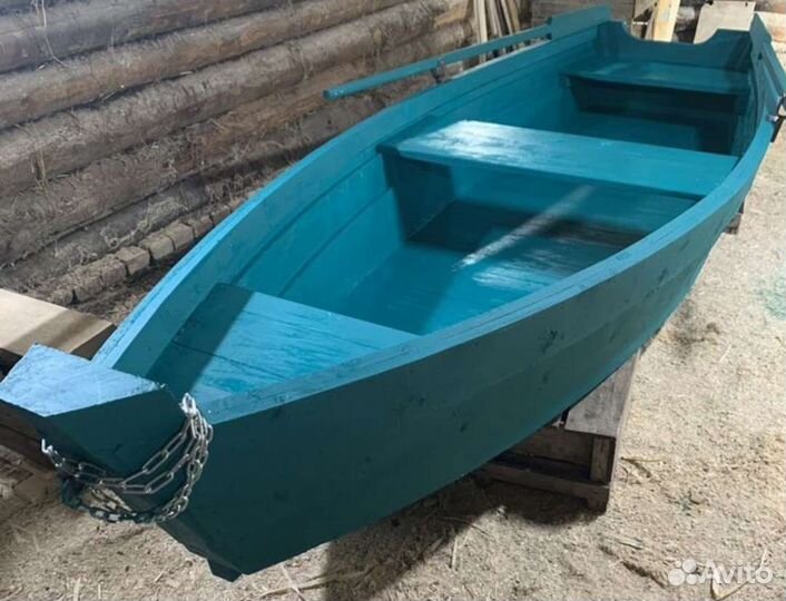 Лодка деревянная