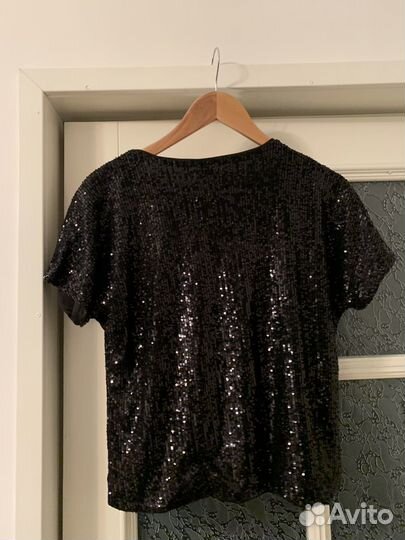 Футболка с пайетками
