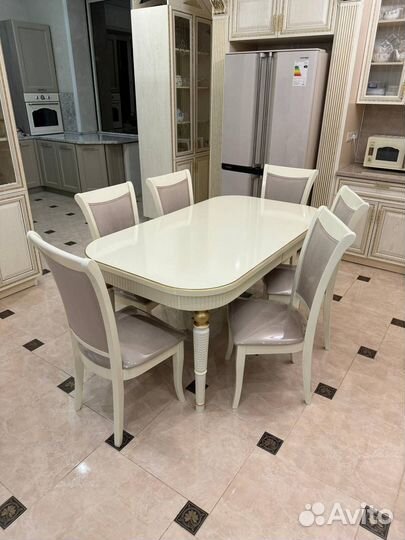 Кухонный стол и стулья