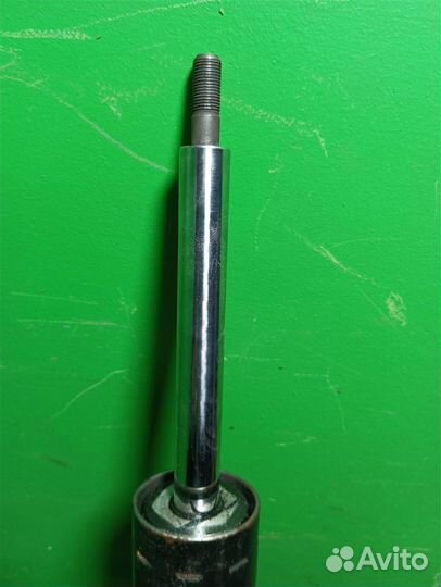 Стойка амортизатора передняя правая Mercedes Benz