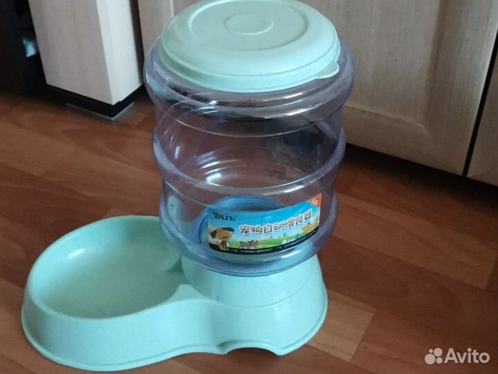 Кормушка для собак и кошек