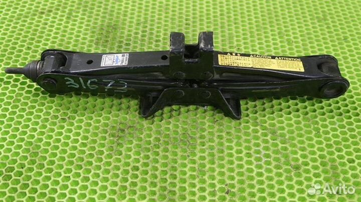Домкрат Toyota Wish ZNE10