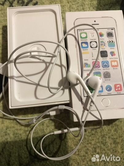 Наушники Apple EarPods with Lightning