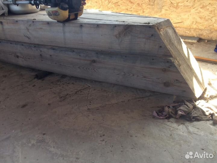 Лодка деревянная