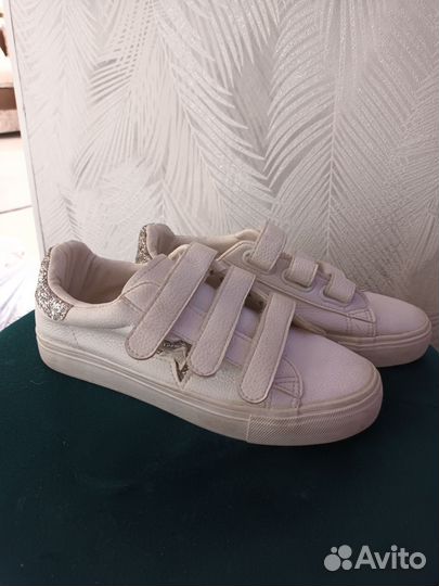 Кроссовки женские