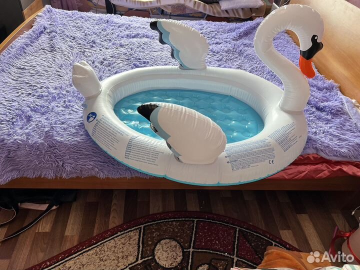 Надувной для купания большой лебедь