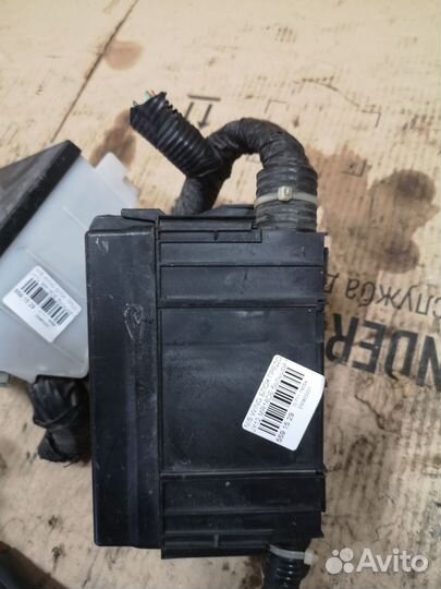 Блок предохранителей Nissan Wingroad JY12