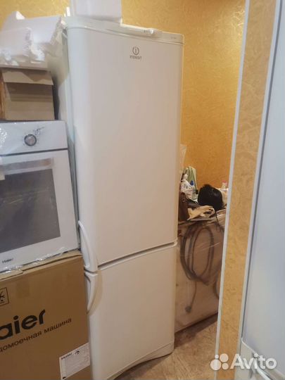 Холодильник indesit